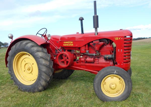 Veterantraktor - Johnston Harvester - K 55, 1947, 4 cyl, fotogen, 47 hk. Lite körd, fortfarande prim...